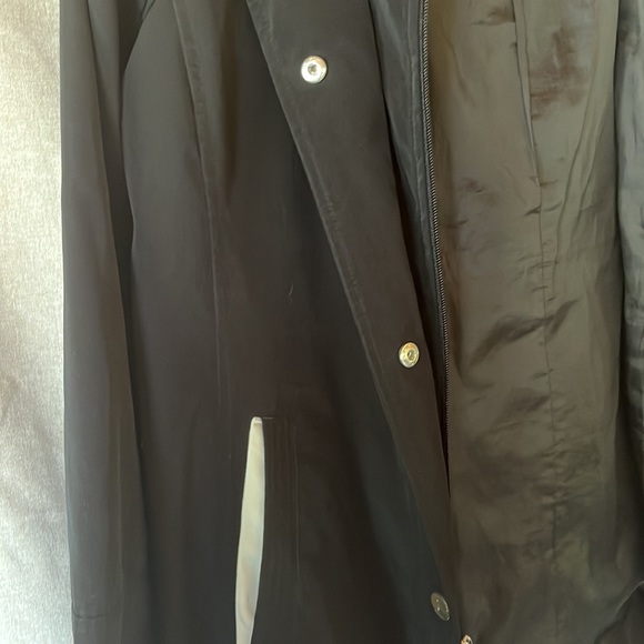 Weather proof coat - Picture 2 of 5